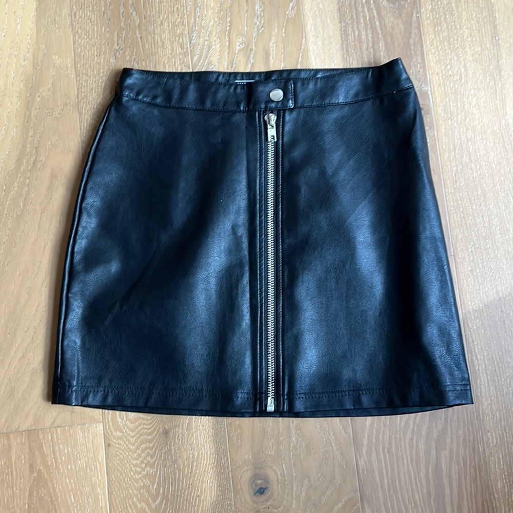 Black faux leather mini skirt with zipper detail